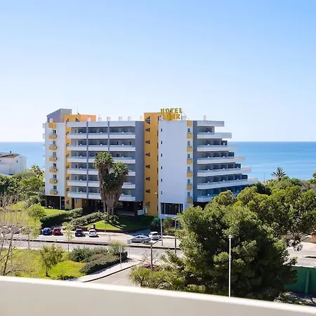 Stylish Beachfront Escape . Steps To . Wifi * Portimão