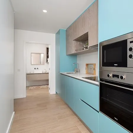 Apartament Stylish Beachfront Escape . Steps To . Wifi *