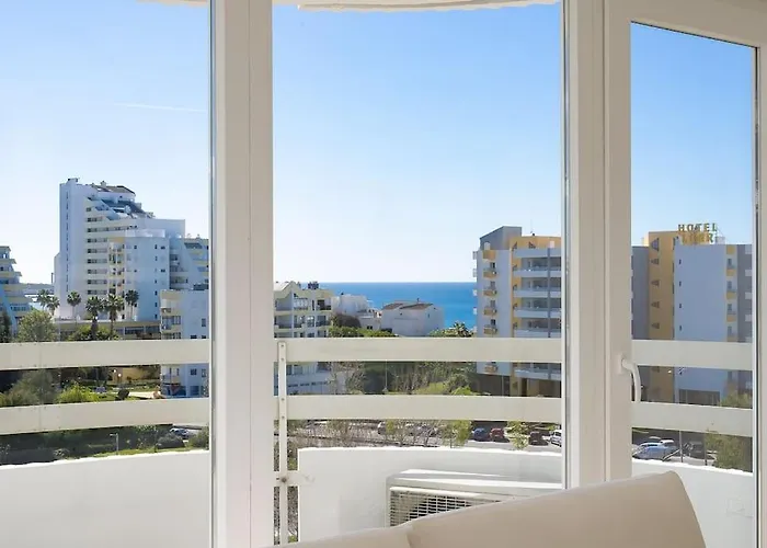 Apartamento Stylish Beachfront Escape . Steps To . Wifi Portimão