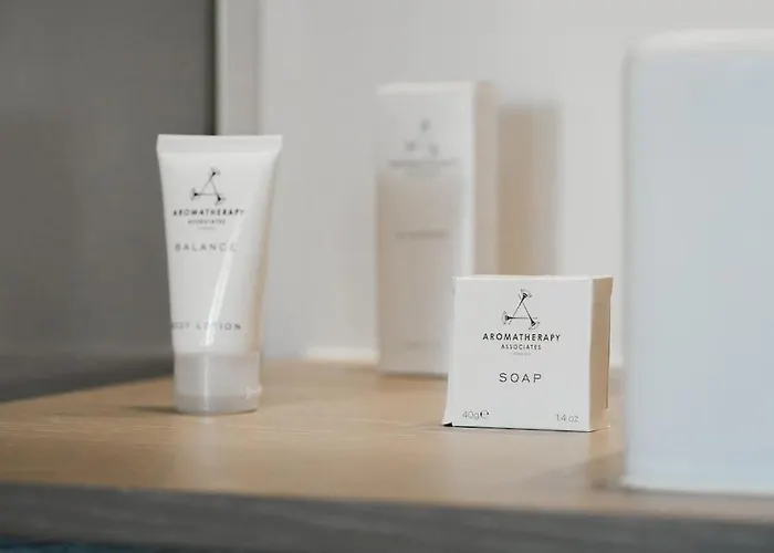 Stylish Beachfront Escape . Steps To . Wifi Apartamento Portimão