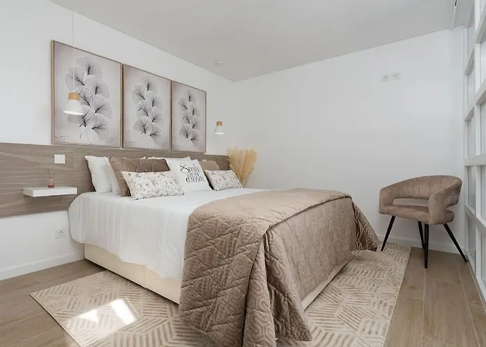 Apartamento Stylish Beachfront Escape . Steps To . Wifi