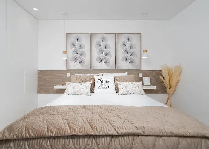 Apartamento Stylish Beachfront Escape . Steps To . Wifi *