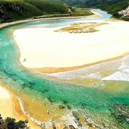 Stylish Beachfront Escape . Steps To . Wifi Apartment Portimão