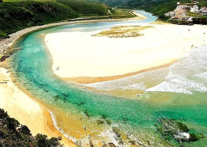 Stylish Beachfront Escape . Steps To . Wifi Appartement Portimão