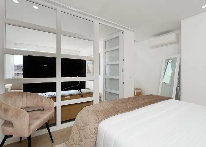 Appartement Stylish Beachfront Escape . Steps To . Wifi