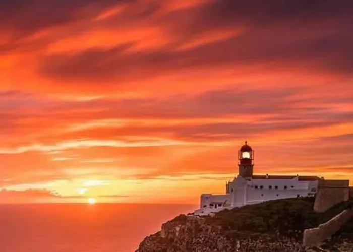 Stylish Beachfront Escape . Steps To . Wifi Portimão