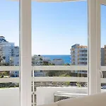 Apartmán Stylish Beachfront Escape . Steps To . Wifi Portimão