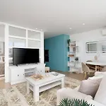 Apartmán Stylish Beachfront Escape . Steps To . Wifi *
