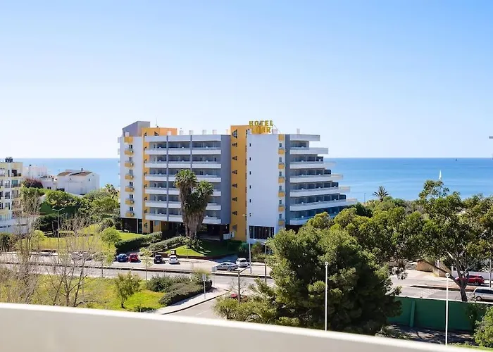 Stylish Beachfront Escape . Steps To . Wifi * Portimão