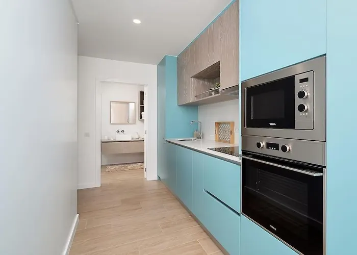 Apartament Stylish Beachfront Escape . Steps To . Wifi *